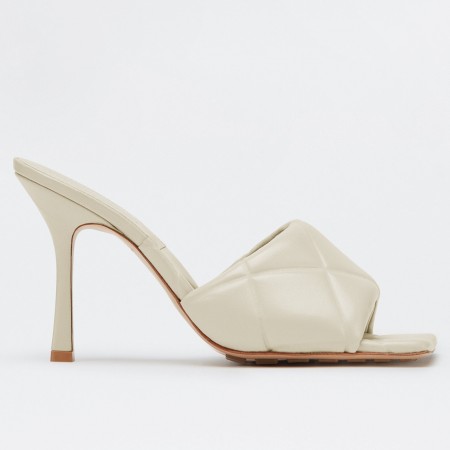 Bottega Veneta Rubber Lido Sandals In White Quilted Lambskin 