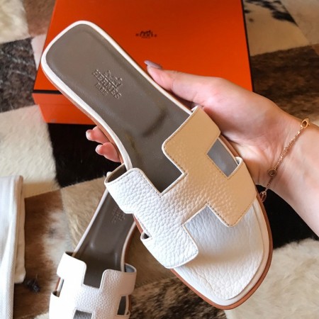 Hermes Oran Slide Sandals In White Clemence Leather