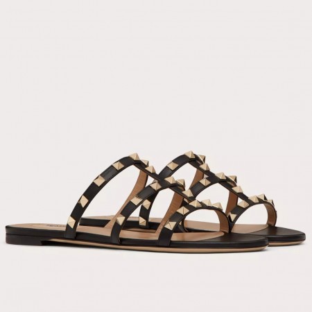 Valentino Garavani Rockstud Flat Sandals In Black Calfskin