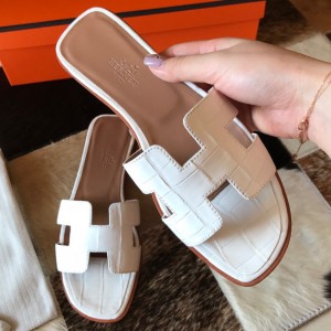 Hermes Oran Slide Sandals In White Shiny Niloticus Crocodile Skin