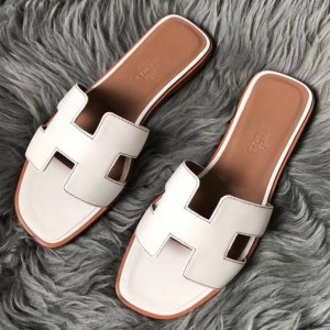 Hermes Oran Slide Sandals In White Swift Calfskin
