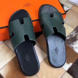 Hermes Men's Izmir Sandals In Green Swift Calfskin