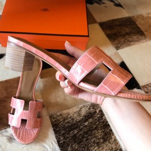 Hermes Oasis Slide Sandals In Pink Niloticus Crocodile Shiny Skin