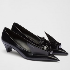 Prada Pumps 45mm in Black Leather with Floral Appliques