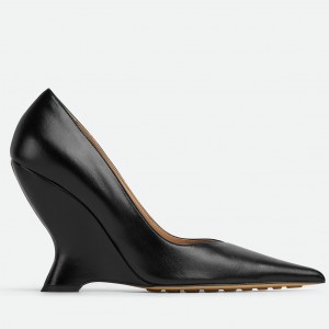 Bottega Veneta Punta Pumps in Black Lambskin