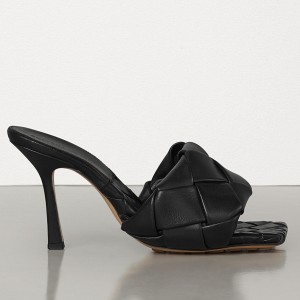 Bottega Veneta Lido Sandals In Black Intrecciato Leather