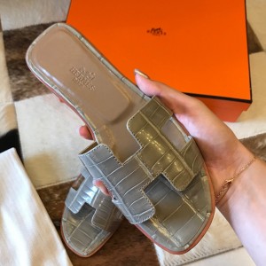 Hermes Oran Slide Sandals In Grey Shiny Niloticus Crocodile Skin