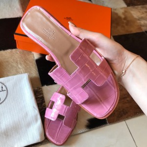 Hermes Oran Slide Sandals In Rose Sakura Shiny Niloticus Crocodile Skin