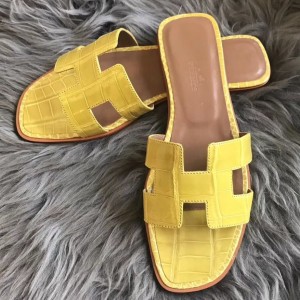 Hermes Oran Slide Sandals In Yellow Shiny Niloticus Crocodile Skin