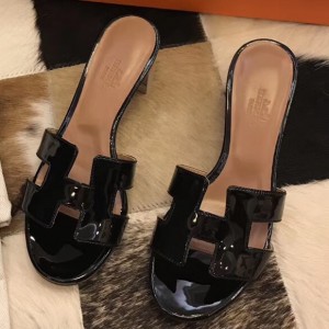 Hermes Oasis Slide Sandals 50mm In Black Patent Calfskin